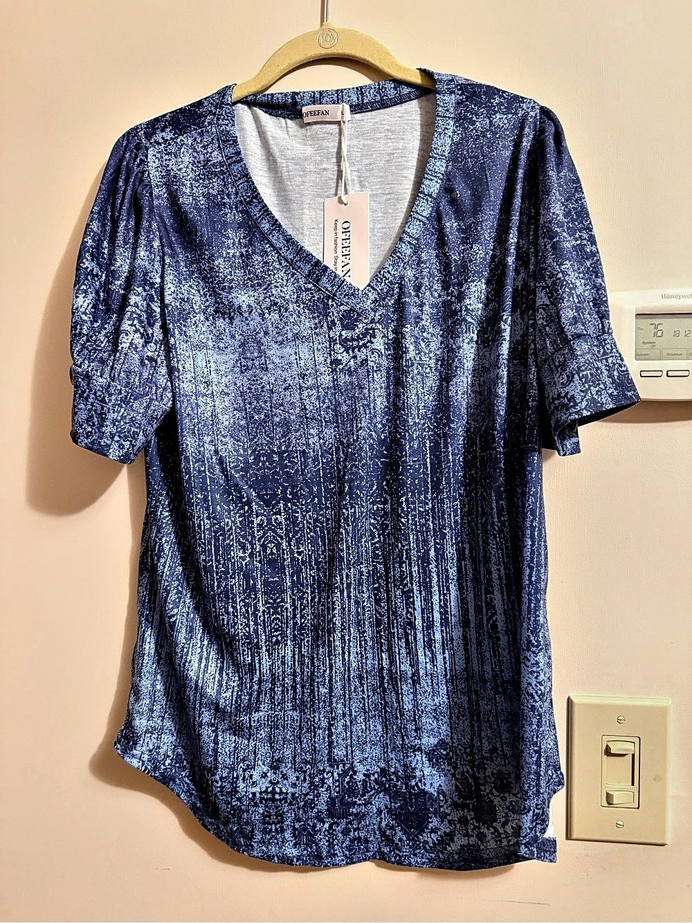 OFFEEFAN Abstract Blue Short Sleeve Top Size Large NWT